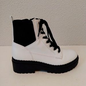 American Eagle Outfitters Black White Faux Leather Zip Chunky Ankle Boots sz 8 M